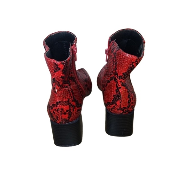 Bar III Red Snake Skin Print Pointed Toe Slip On Zip‎ Block Heel Bootie Size 7.5 - Picture 8 of 10